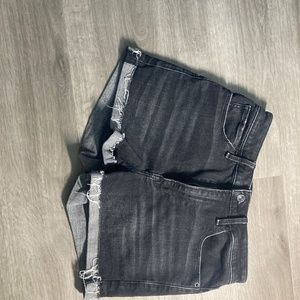 BLACK JEAN SHORTS